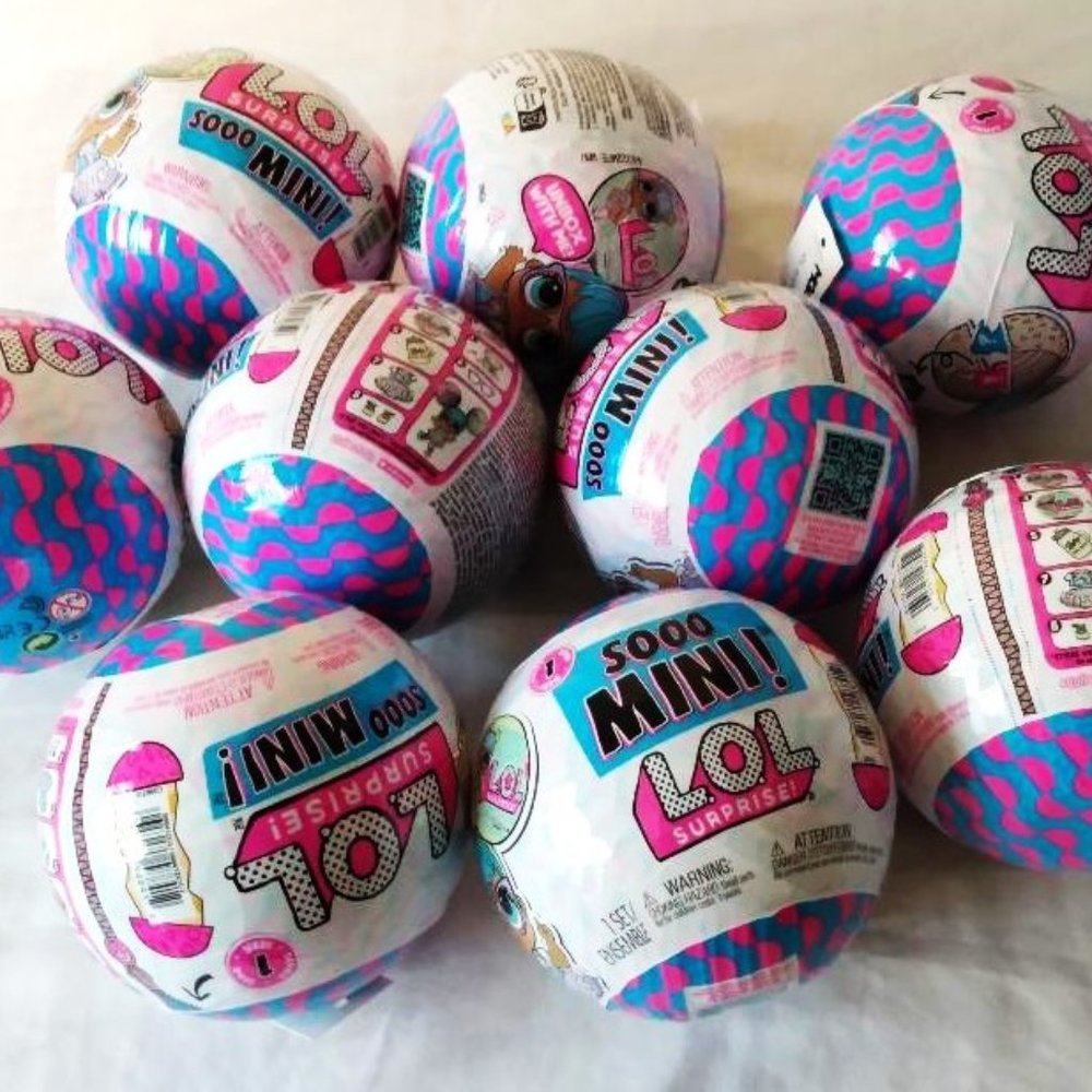 LOT OF 10 : LOL SURPRISE! - SOOO MINI! –OMG - EACH MYSTERY BALL HAS 8 SURPRISES